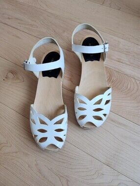 Swedish Hasbeens White Cutout Peep Toe Sandals Size 6-6.5  2" Heel